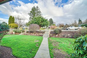 Interior - Quaint Renton Home ~ 15 Mi to Downtown Seattle! (Renton)