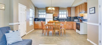 Walk to Shore: Crystal Beach Home w/ Deck!