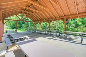 House (2 Bedrooms) | Interior - Pigeon Forge Cabin: Premier Location & Hot Tub (Pigeon Forge)