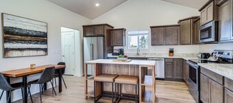 Lakeside Vacation Rental: 4 Mi to Show Low Lake!