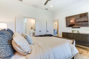 Room - Modern Abilene Home: Close to Downtown District (Abilene)