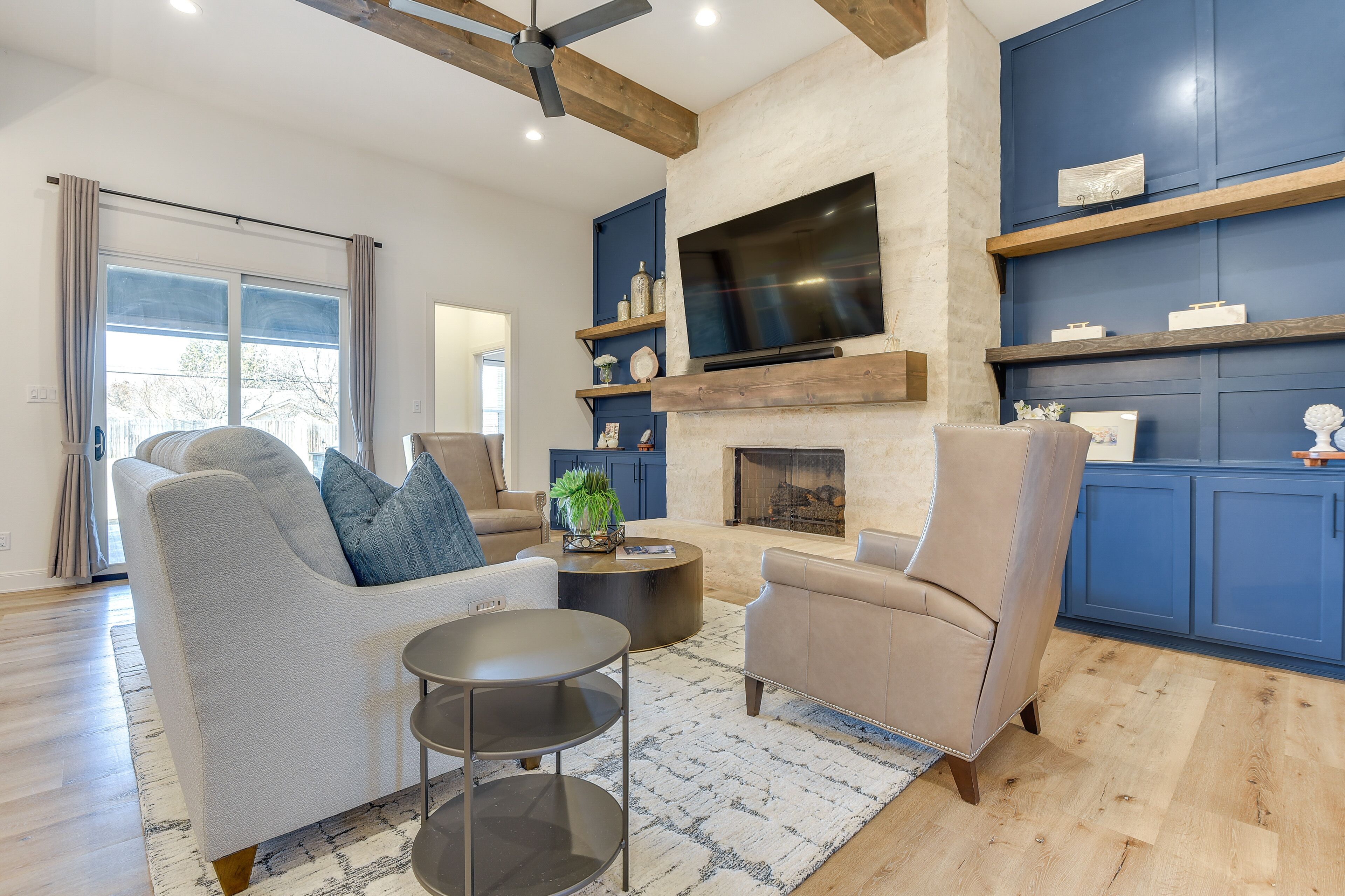 TV, fireplace