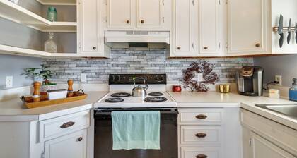 Scenic VA Wine & Horse Country Cottage, Near UVA