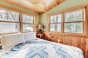 House (3 Bedrooms) | Interior - Waterfront North Hero Home w/ Screened Porch (North Hero)