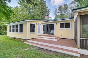 House (3 Bedrooms) | Interior - Waterfront North Hero Home w/ Screened Porch (North Hero)