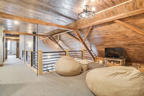 House (5 Bedrooms) | Interior