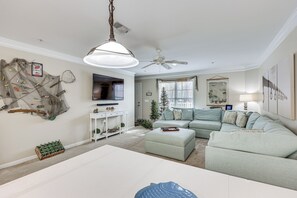 Apartment (3 Bedrooms) | Interior - Townhome w/ Outdoor Pool & White Lake Access! (Elizabethtown)