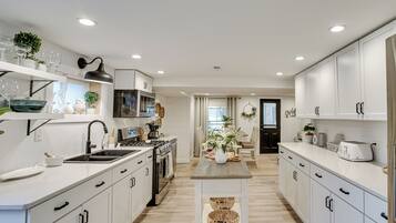 ํ์ฐ์ค (4 Bedrooms) | ๋ด๋ถ