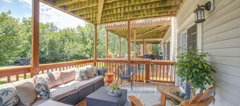 Walk to Lake Michigan - South Haven Condo!