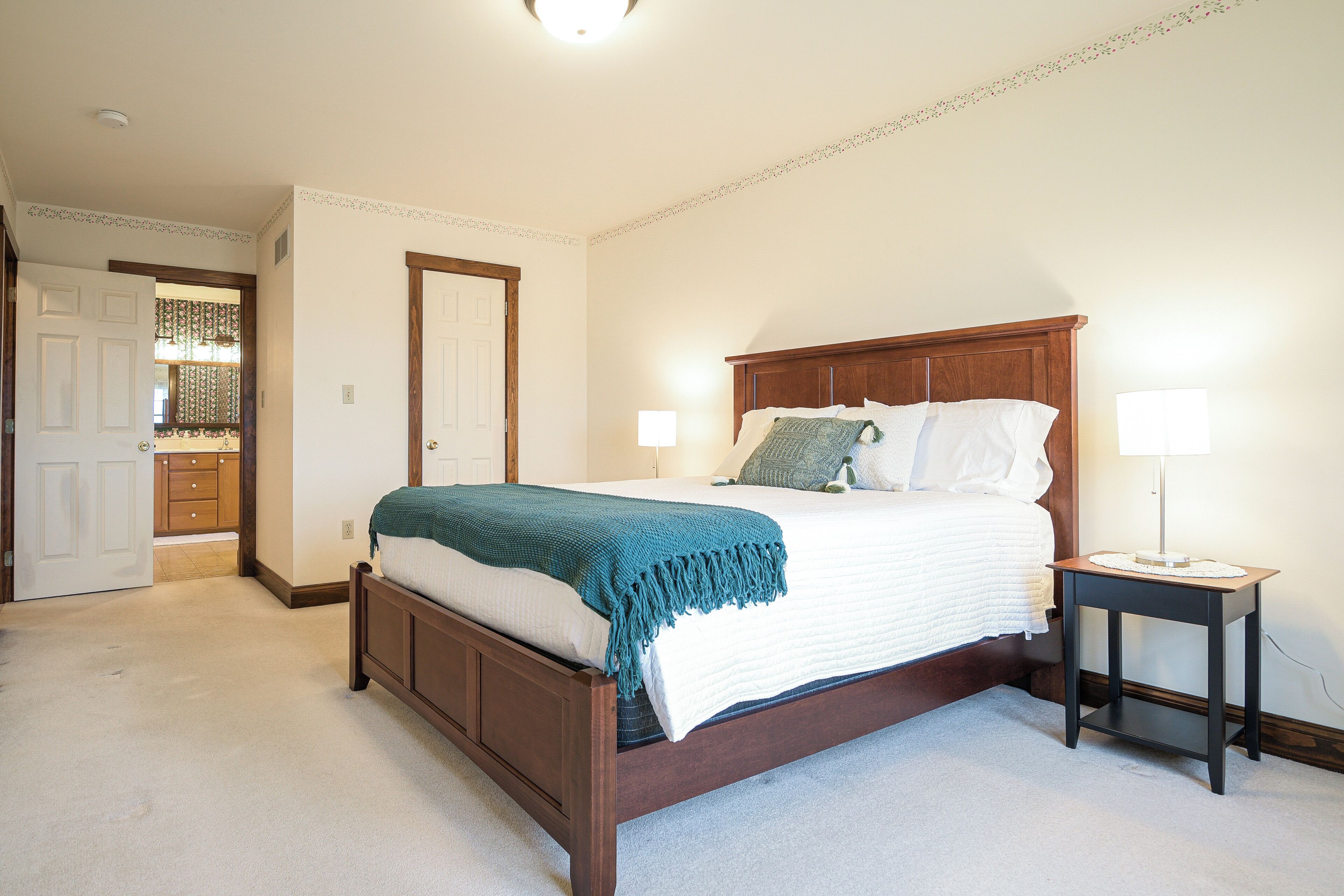 House (5 Bedrooms) | Interior