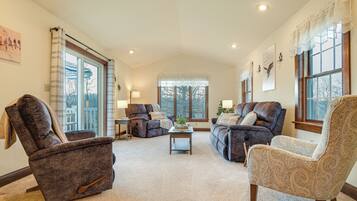 House (5 Bedrooms) | Interior