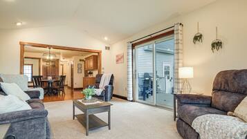House (5 Bedrooms) | Interior
