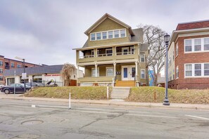 Apartment (2 Bedrooms) | Interior - Cozy Minneapolis Apartment, 1 Mi to Downtown! (Minneapolis)