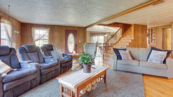 House (4 Bedrooms) | Front of property