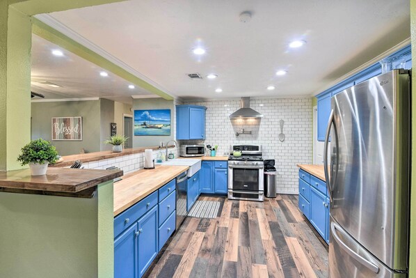 House (4 Bedrooms) | Interior - Galveston Group Getaway w/ Private Yard + Fire Pit (Galveston)