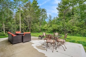 Outdoor dining - Casa Blanca (South Haven)