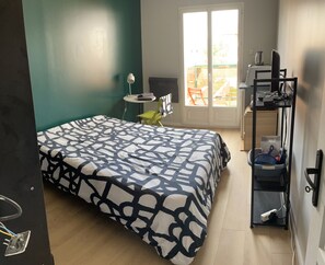 5 habitaciones, tabla de planchar con plancha y wifi gratis