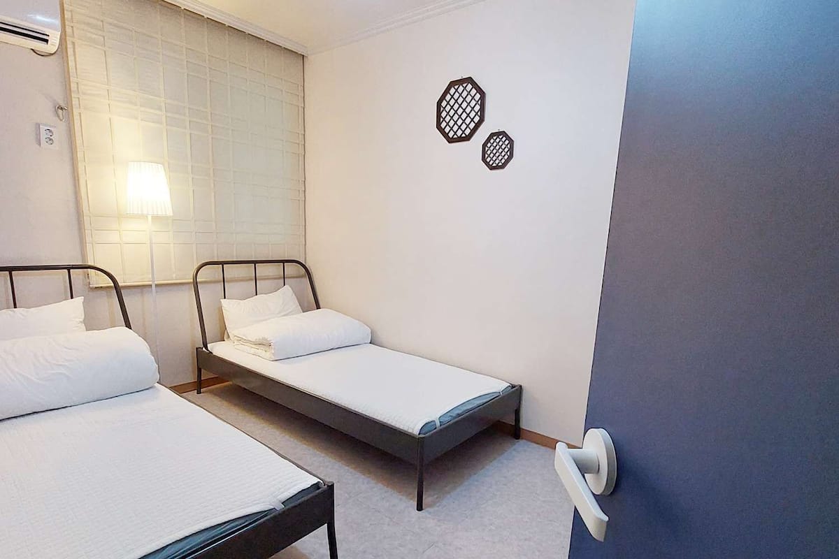 Basic Twin Room