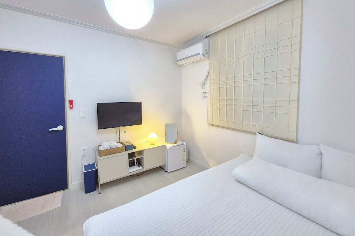 Quarto casal básico | Wi-Fi de cortesia