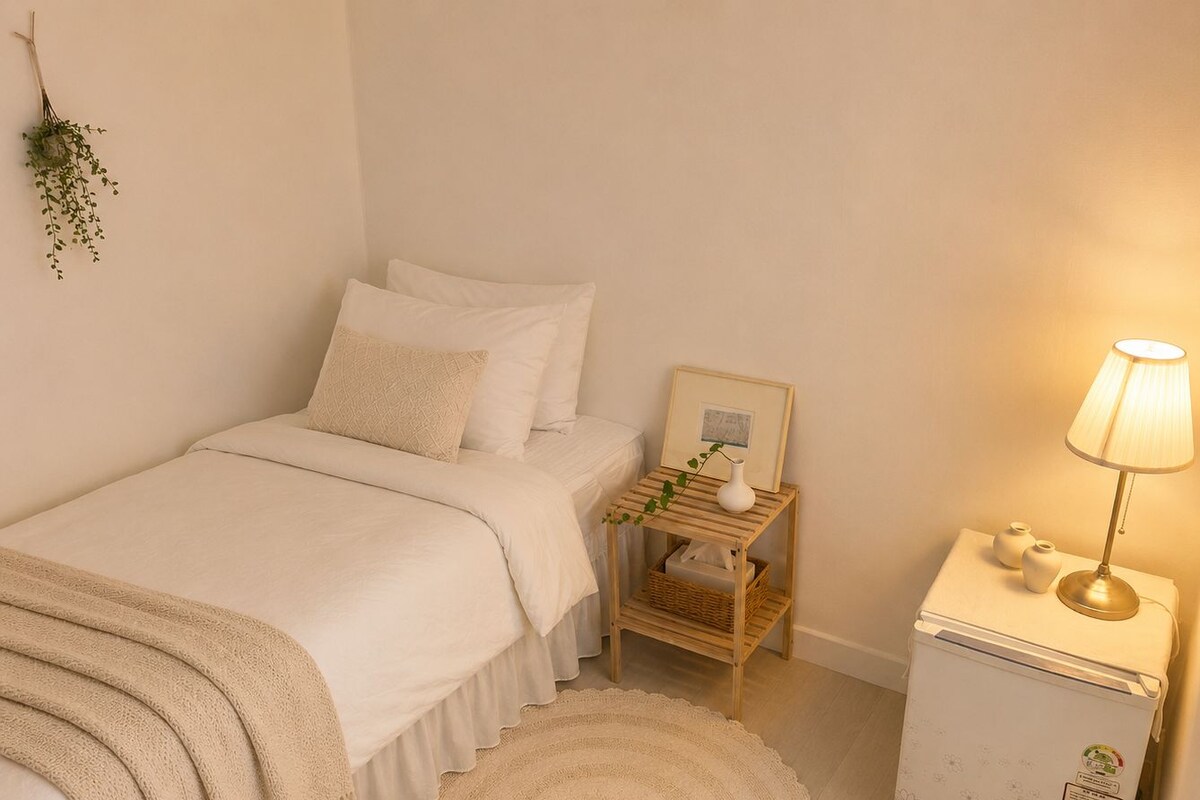 Basic Single Room | WiFi (free)