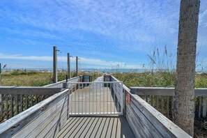 Property grounds - Pet Friendly, 1st Floor 2BR 2BA @ Dunes of Panama in the B Building! (Panama City Beach)