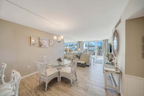 TV - Pet Friendly, 1st Floor 2BR 2BA @ Dunes of Panama in the B Building! (Panama City Beach)