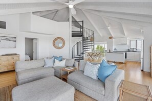 テレビ、DVD プレーヤー、書庫