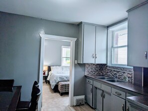 2 chambres, fer et planche à repasser, Wi-Fi, draps fournis