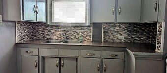Main Floor 2 beds/ Free Parking