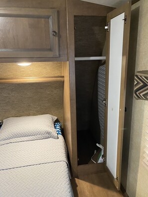 1 bedroom, iron/ironing board, free WiFi - Whole Rv for You Free Parking & Self Check-in. (Palm Bay)