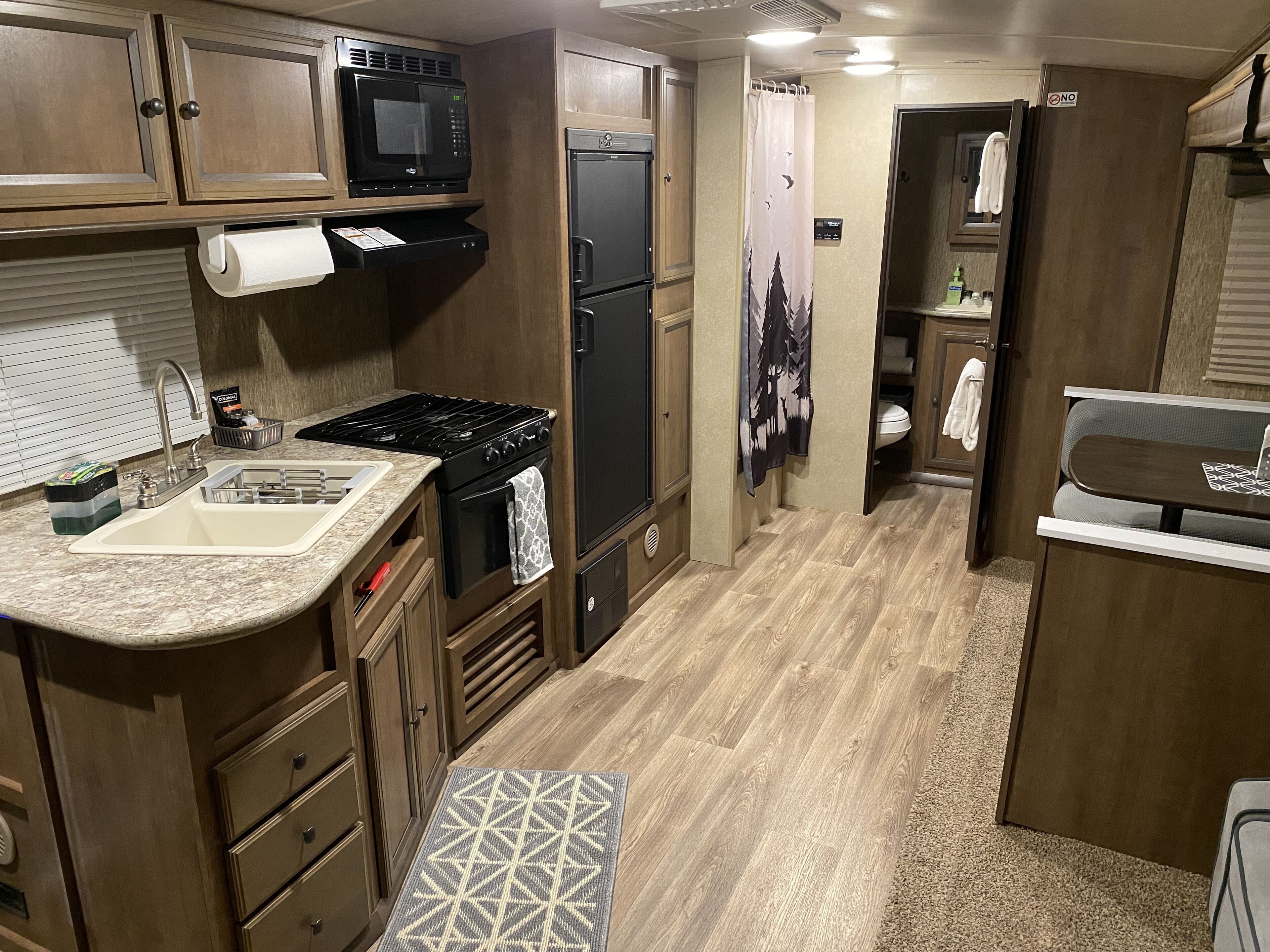 Fridge, microwave, oven, coffee/tea maker