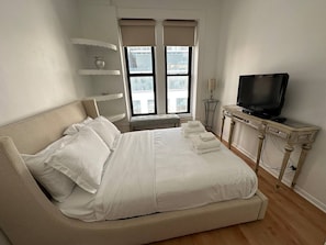2 Schlafzimmer, Schreibtisch, Bügeleisen/Bügelbrett, Reisekinderbett