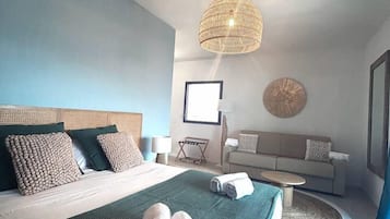 Premium bedding, in-room safe, blackout curtains, soundproofing