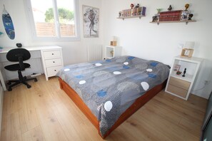 4 bedrooms, iron/ironing board, free WiFi, wheelchair access