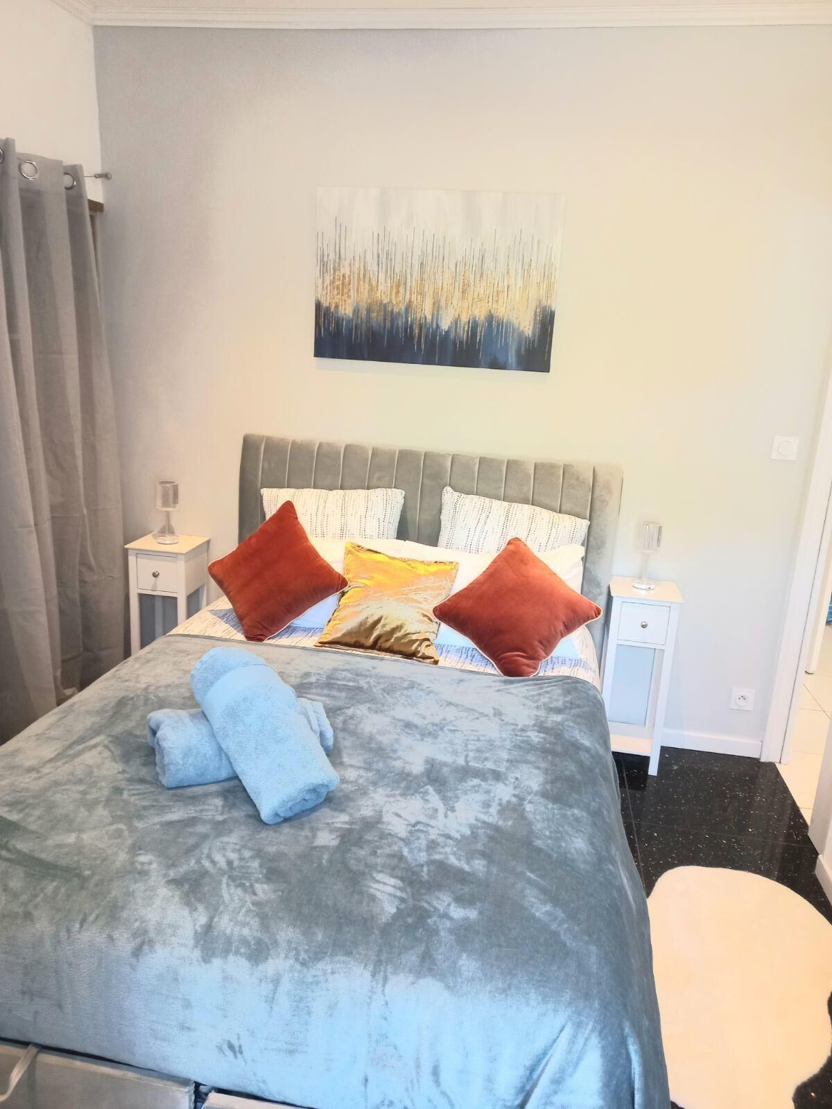 1 slaapkamer, een strijkplank/strijkijzer, reisbedje, gratis wifi