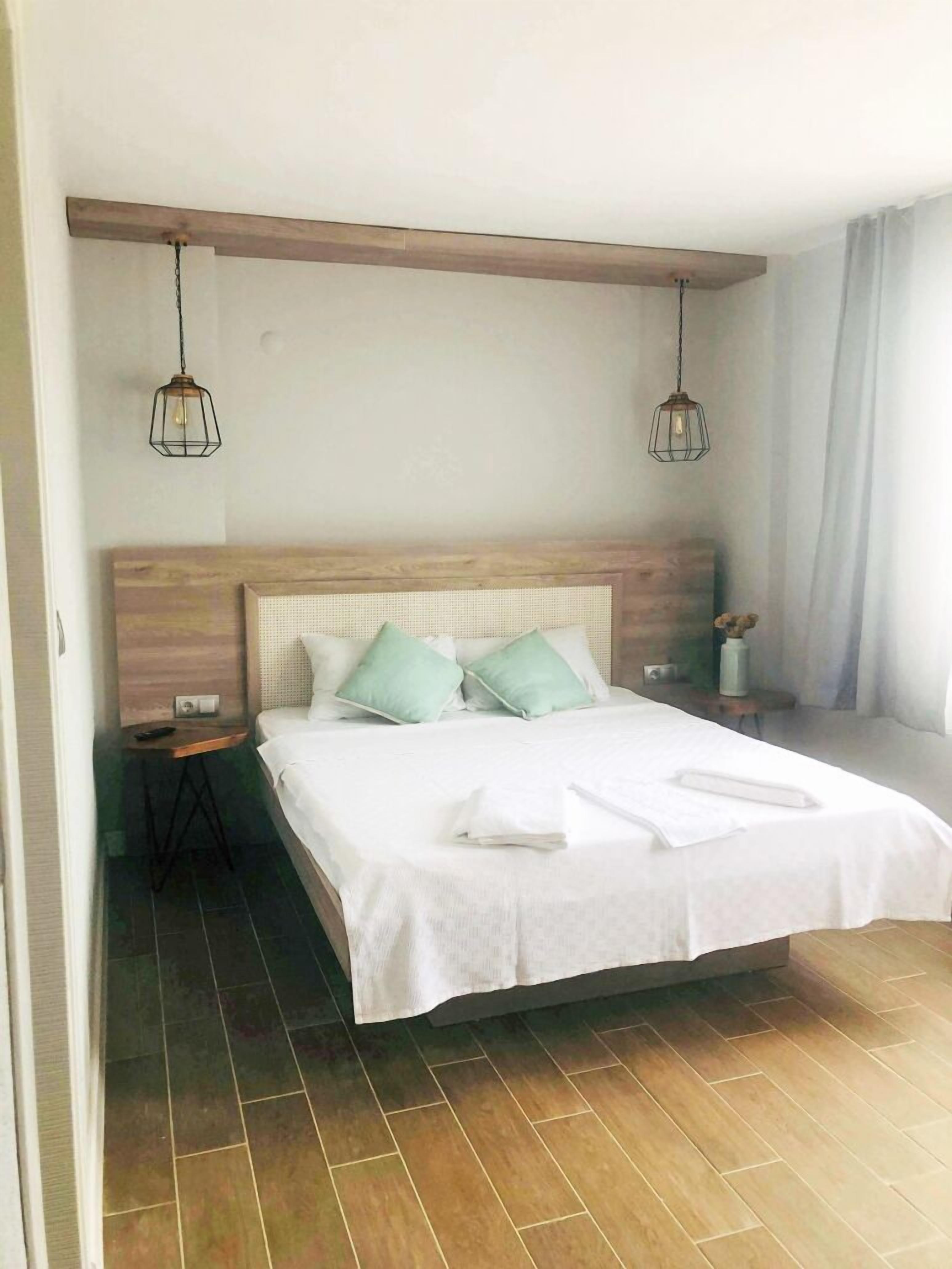 Deluxe Room, Garden View | Free WiFi, bed sheets