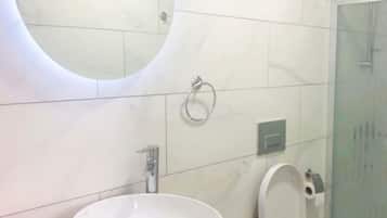 Deluxe-værelse - udsigt til have | Badeværelse