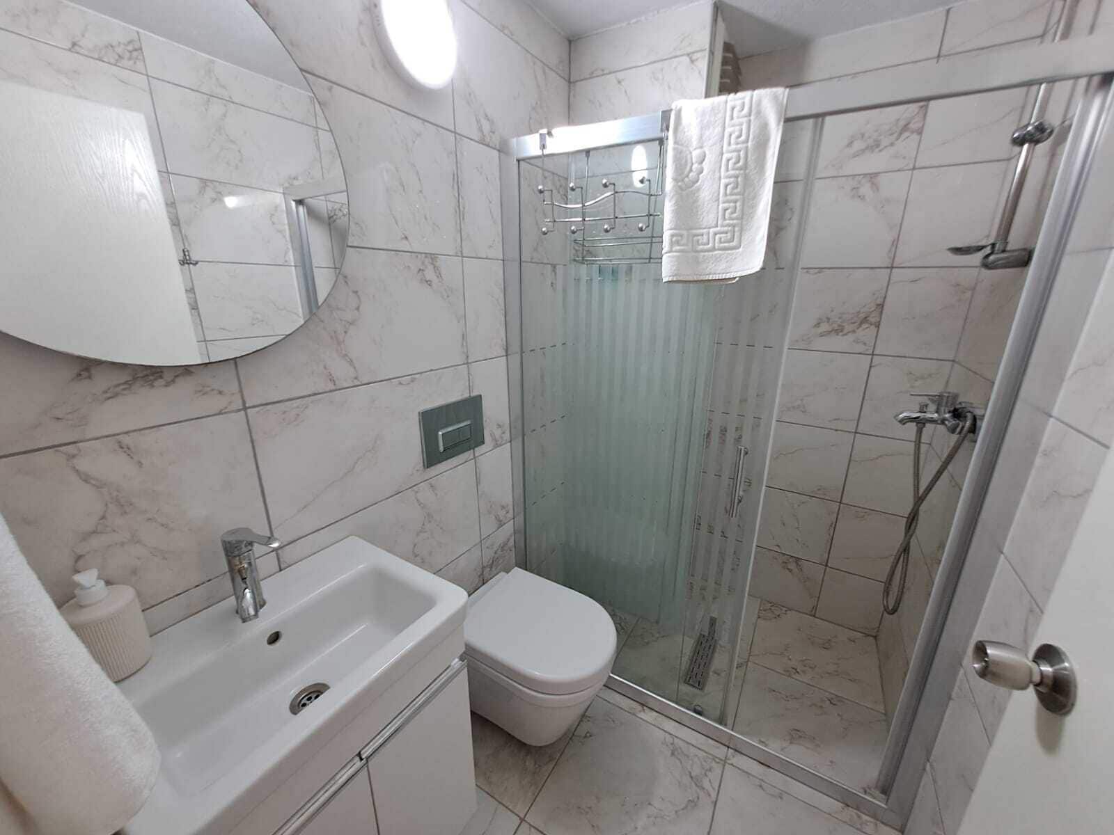 Economy Double or Twin  Basement Floor Room | Bagno