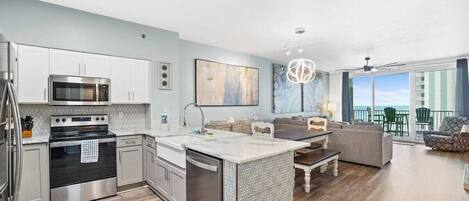 Refrigerador, microondas, horno y parrilla de estufa