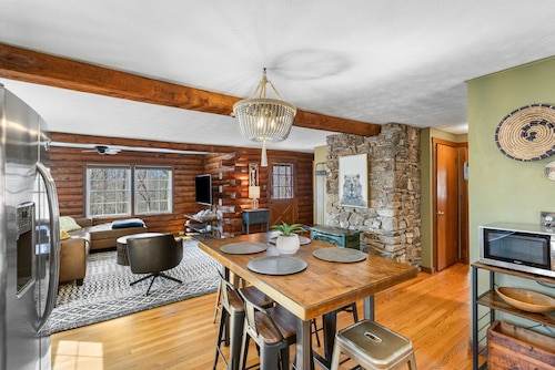 Lake J Log Cabin at Red Maple Retreat