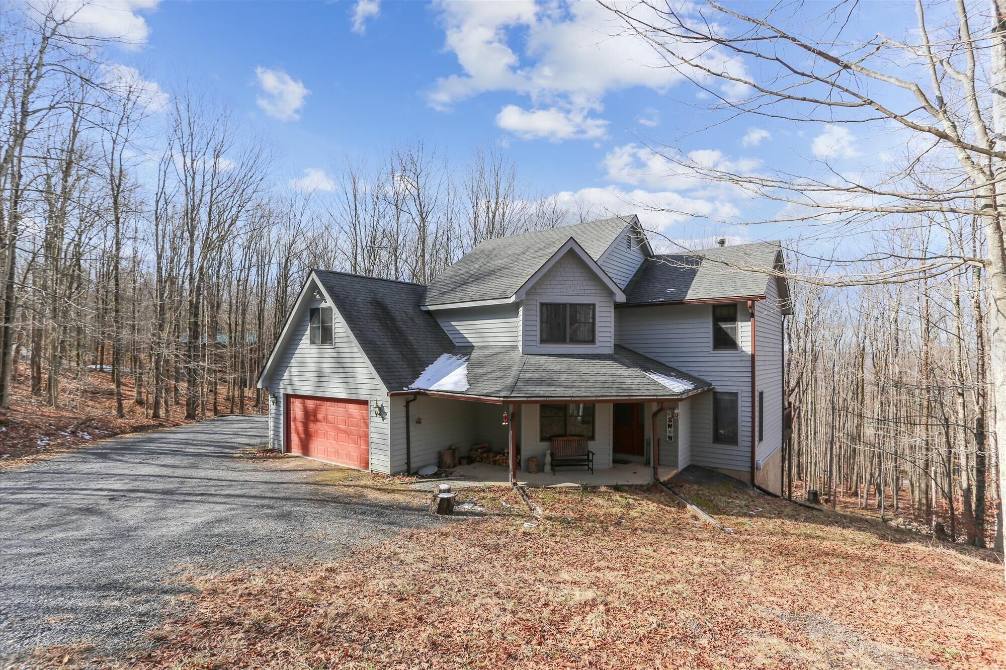 Lovely mountain home in a beautiful wooded setting. Welcome to Hart's Horn!