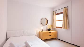 5 bedrooms, iron/ironing board, free WiFi, bed sheets