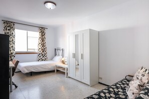 5 bedrooms, iron/ironing board, free WiFi, bed sheets