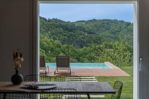 Outdoor dining - Villa Gea - Private villa, 5 bedrooms, infinity pool, A/C, wifi, pets, Marche (Fermignano)