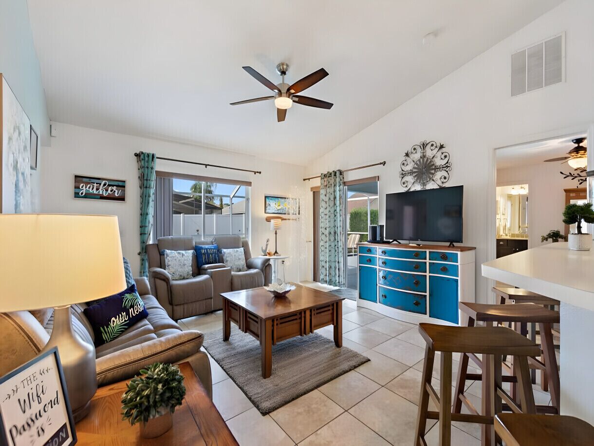 Amazing 4-Bed Pool Home w/2 Masters, in quiet community. Near Disney