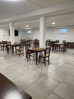 Breakfast and dinner served - Gastpark Hotel (Manching)