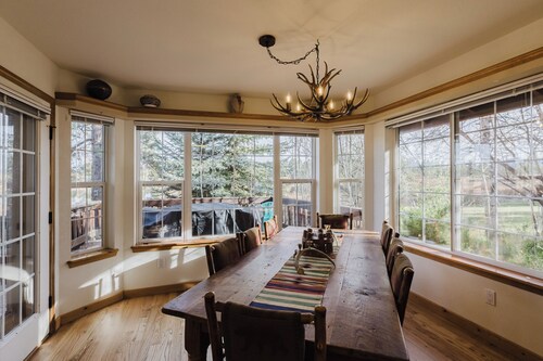 Waterfront, Great Location, Entertainment Room