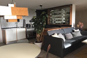 Unclassified image, 3 of 22, button