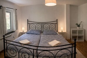 3 bedrooms, in-room safe, iron/ironing board, free WiFi