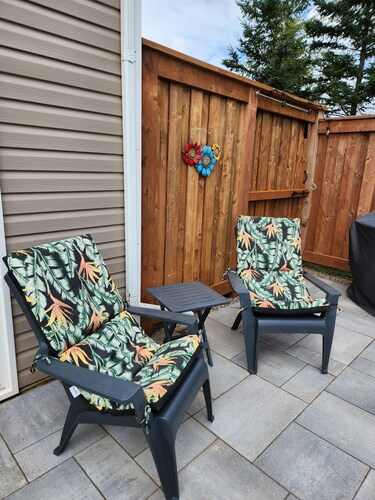 Family-sized townhouse. Just minutes to the beach, golf courses & much more.